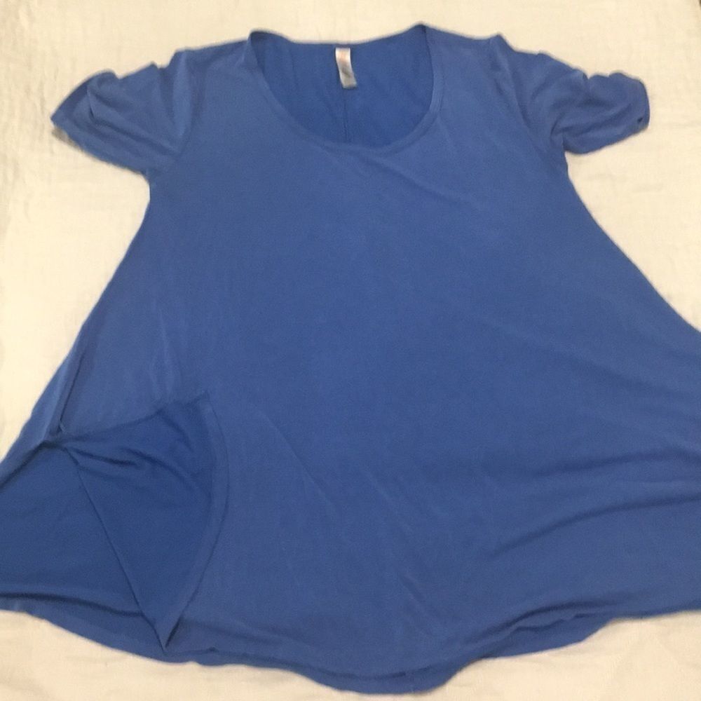 LuLaRoeย blueโflowing top